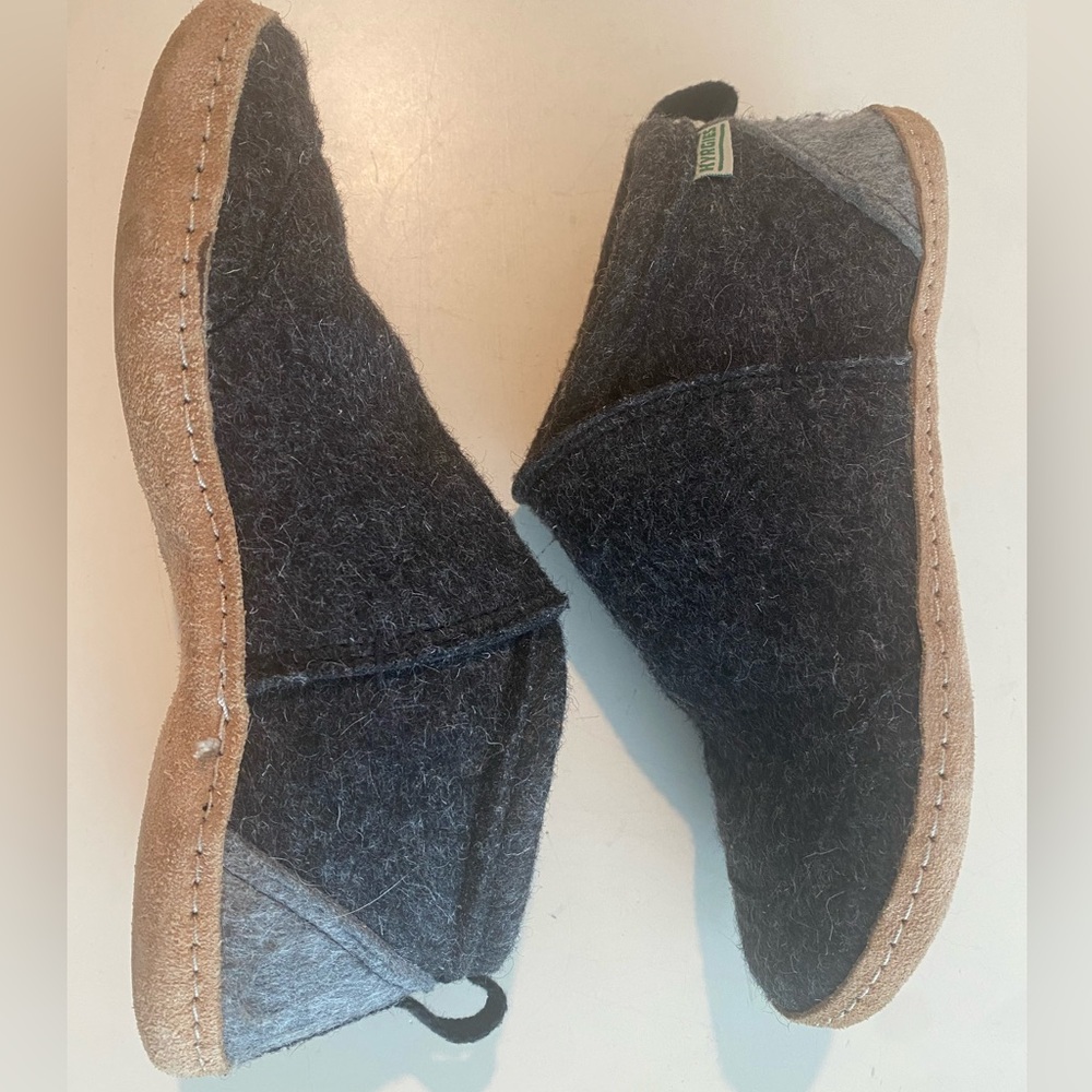 Kyrgies  Tengries Slippers , Wool Felt House Shoe,
Handmade, size EU 37 - Picture 6 of 14